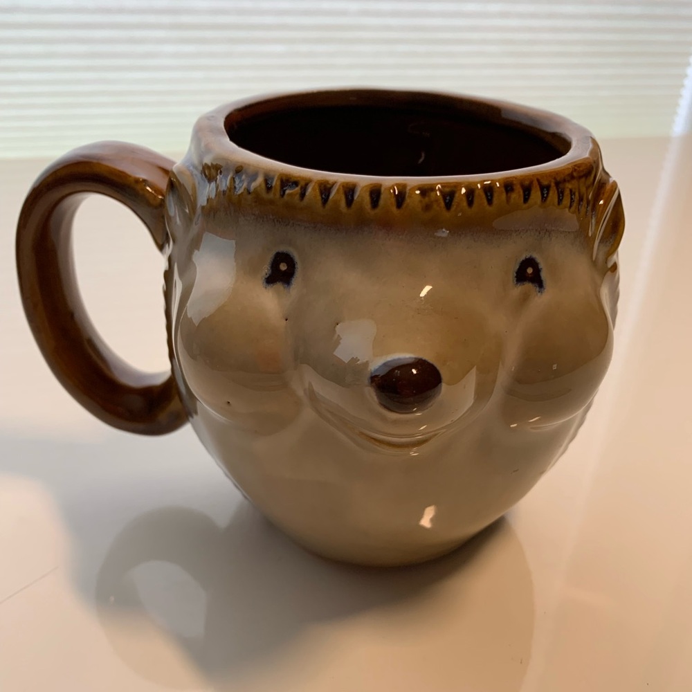 Gibson hedgehog ceramic mug. Dishwasher microwave safe 3 in diameter